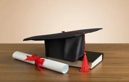 طفل في عمر 12 عام يتخرج في جامعة بكاليفورنيا - Shutterstock 