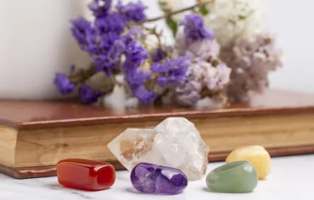 تأثير الأحجار الكريمة على الحالة النفسية كبير..لن تتوقعي فعاليتها (المصدر: Freepik)