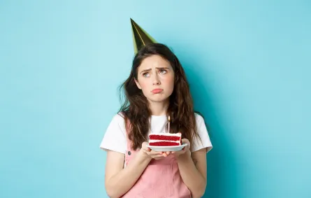 أسباب اكتئاب عيد الميلاد عديدة..تجنبيها للاستمتاع بعيدكِ (المصدر: Freepik)