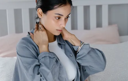 آلام الرقبة (المصدر: pexels)