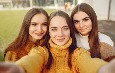  الصداقات تؤثر على صحتك وسعادتك اليومية 