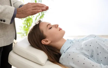 الفرق بين التنويم المغناطيسي والتنويم الإيحائي.. بالتفصيل ـ الصورة من Shutterstock