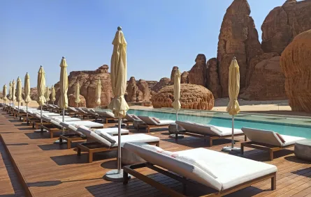 منتجع هابيتاس العلا.. إقامة فاخرة في قلب الصحراء