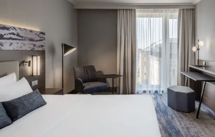 غرفة فخمة في كورتيارد باي ماريوت لينز 