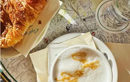 مذاق القهوة لذيذ في كافيه دو فلور 