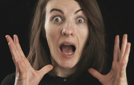 قد ينتج عن نوبات الهلع الشعور بتسارع ضربات القلب