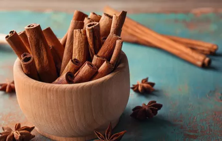 القرفة لخفض مستوى السكر والكولسترول في الدم