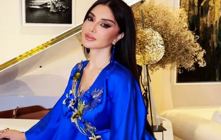 إطلالات العيد باللون الأزرق