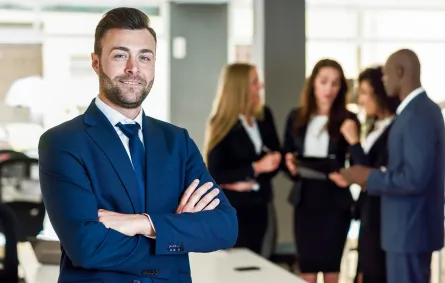 الرئيس التنفيذي هو الشخص المسؤول عن إدارة المنشأة بشكل عام- الصورة من freepik تصوير javi indy