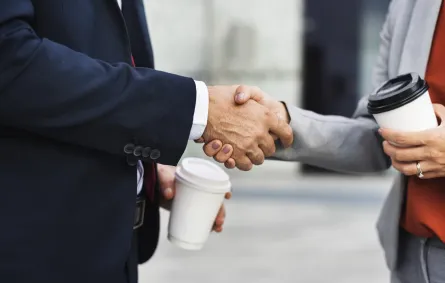 الأساليب الفعالة لبناء علاقات مهنية قوية ومستدامة