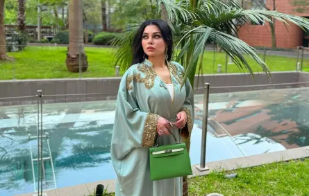 هيفاء وهبي بعباية باللون الأخضر الفاتح - الصورة من حسابها على إنستغرام