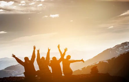 11 نشاطًا ممتعًا للشباب في الهواء الطلق العيد