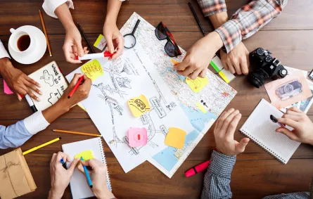 كيف يمكن للفرق الناشئة أن تستفيد من التعلُّم لتحقيق أهدافها بنجاح وبثقة؟