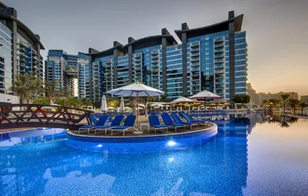 لقطة خارجية لفندق ديوكس ذا بالم