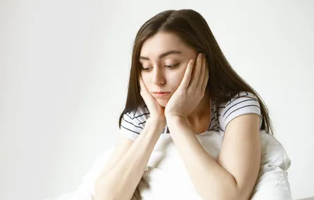 المشي أثناء النوم يسبب صداعاً مزمناً- المصدر freepik