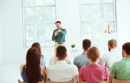 استراتيجيات لتنمية مهارة التحدث أمام الجمهور باحترافية وثقة