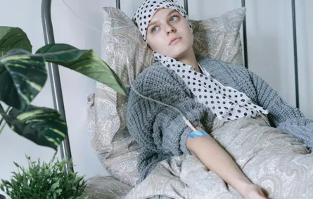 مريضة سرطان تتلقى العلاج الكيميائي