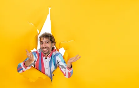 كيفية اكتساب النفوذ والتأثير داخل بيئة العمل؟ - المصدر: freepik by KamranAydinov