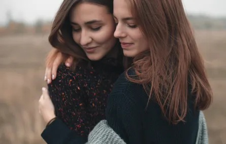 الأصدقاء المخلصون لبعضهم البعض