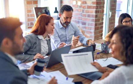 قرارات جماعية بشكل أفضل! - الصورة من Adobestock