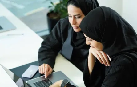 المرأة السعودية تتخطى مستهدفات الرؤية