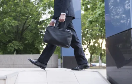 ما هي الرسائل الصامتة التي يرسلها حذاؤك بالعمل؟ 