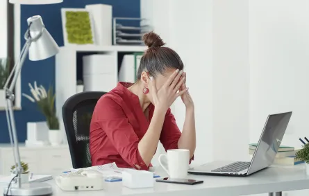 كيف تتحول القوة في العمل إلى صمت طويل؟