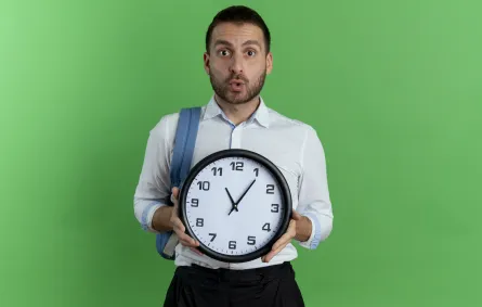 حين تنتهي ساعات العمل وتبدأ ساعات الضغط الصامت من المدير