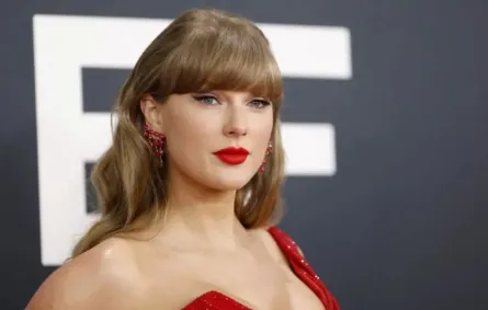 تايلور سويفت تحضر حفل توزيع جوائز جرامي السابع والستين في لوس أنجلوس، كاليفورنيا (Taylor Swift attends the 67th GRAMMY Awards in Los Angeles, California). (مصدر الصورة: Frazer Harrison/Getty Images/AFP)