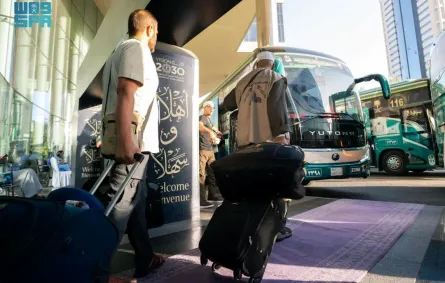 أعرب ضيوف برنامج خادم الحرمين الشريفين للحج والعمرة والزيارة المغادرون إلى المدينة المنورة عن سعادتهم بما منَّ الله عليهم به من أداء مناسك الحج
