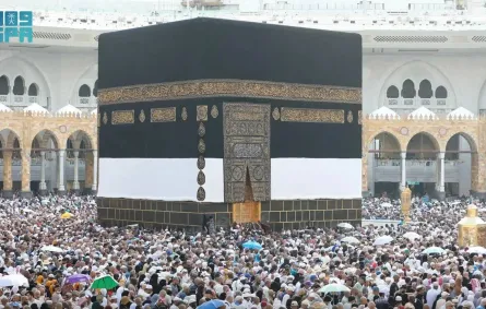  فتح باب إصدار تأشيرات العمرة للراغبين من خارج المملكة، إيذانًا ببدء موسم جديد يستكمل رحلة التيسير على ضيوف الرحمن