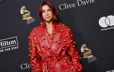دوا ليبا في بيفرلي هيلز، كاليفورنيا (Dua Lipa in Beverly Hills, California). مصدر الصورة: Axelle/Bauer-Griffin/FilmMagic