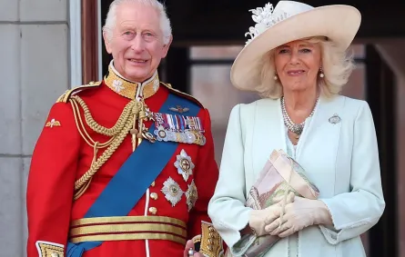الملكة كاميلا والملك تشارلز الثالث في قصر باكنغهام في لندن، إنجلترا (Queen Camilla and King Charles III at Buckingham Palace in London, England). مصدر الصورة: Chris Jackson/Getty Images