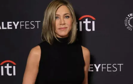 جينيفر أنيستون في PaleyFest LA 2024 في هوليوود كاليفورنيا (Jennifer Aniston at PaleyFest LA 2024 in Hollywood, California). مصدر الصورة: Kevin Winter/Getty Images/AFP