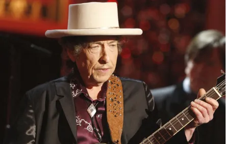 بوب ديلان Bob Dylan – مصدر الصورة  KEVIN WINTER / GETTY IMAGES NORTH AMERICA / Getty Images via AFP