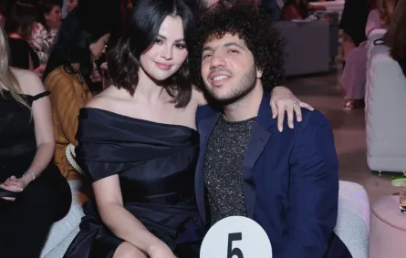 سيلينا غوميز وبيني بلانكو في ستوديوهات نيا في لوس أنجلوس- كاليفورنيا (Selena Gomez and Benny Blanco at Nya Studios in Los Angeles, California). مصدر الصورة: Amy Sussman/Getty Images/AFP