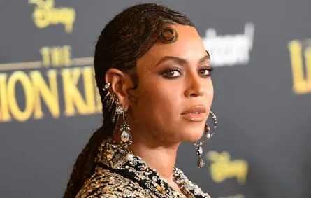 بيونسيه في مسرح دولبي في هوليوود (Beyonce at the Dolby theatre in Hollywood Robyn). مصدر الصورة: Beck / AFP