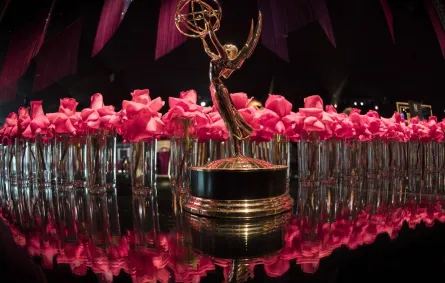 تمثال إيمي في لوس أنجلوس، كاليفورنيا (Emmy statue in Los Angeles, California). مصدر الصورة: Mark RALSTON / AFP