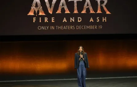 زوي سالدانا في استوديوهات والت ديزني في قصر سيزرز في لاس فيغاس، نيفادا (Zoe Saldana at The Walt Disney Studios at Caesars Palace in Las Vegas, Nevada). مصدر الصورة: Ethan Miller / GETTY IMAGES NORTH AMERICA / Getty Images via AFP