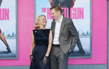 باميلا أندرسون وليام نيسون في مدينة نيويورك (Pamela Anderson and Liam Neeson in New York City). مصدر الصورة: Dia Dipasupil / GETTY IMAGES NORTH AMERICA / Getty Images via AFP