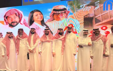 سعيد صالح وفريق عمل قشموع وجانب من الحضور- الصورة  خاصة بسيدتي من تصوير زكية البلوشي