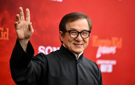 جاكي شان في مسرح SVA في نيويورك (Jackie Chan at SVA Theatre in New York). مصدر الصورة: ANGELA WEISS / AFP