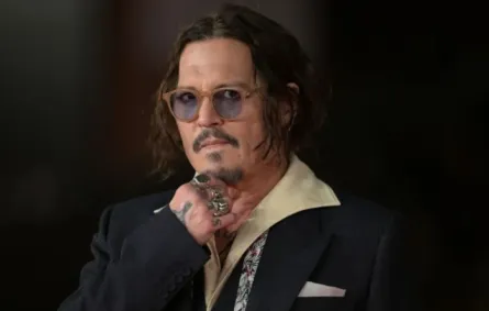 جوني ديب خلال مهرجان روما السينمائي الدولي التاسع عشر في روما (Johnny Depp during the 19th International Rome Film Festival in Rome). مصدر الصورة: Tiziana FABI / AFP