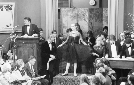 عرض فستان Little Black Dress الشهير - (مصدر الصورة Getty images)