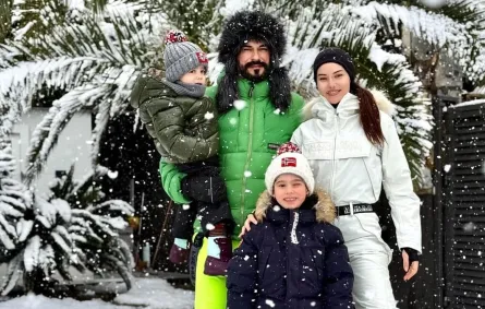 فهرية أفجان وزوجها بوراك أوزجيفيت وولداهما كاران وكيريم- الصورة من حسابها على إنستغرام