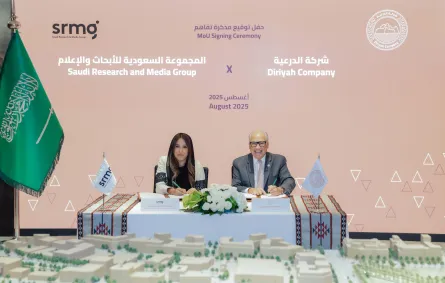 جيري إنزيريلو وجمانا الراشد خلال توقيع مذكرة التفاهم