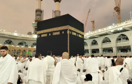 ضيوف الرحمن داخل الحرم المكي - الصورة من pexels by sohail siddiqui