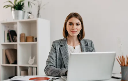 ميزات أنثى العذراء في العمل والإدارة