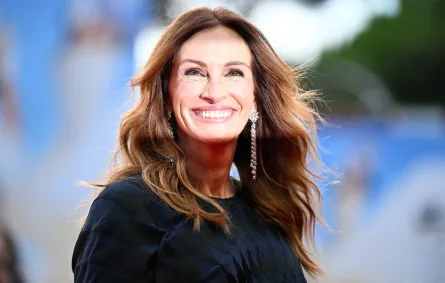 جوليا روبرتس للمرأة الأولى في مهرجان فينيسيا السينمائي - Julia Roberts at the 82nd International Venice Film Festival- مصدر الصورة Tiziana FABI / AFP