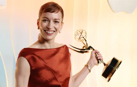 بريت لور Britt Lower من حفل جوائز إيمي برايمتايم 2025. مصدر الصورة:rederic J. Brown / AFP) / RESTRICTED TO EDITORIAL USE